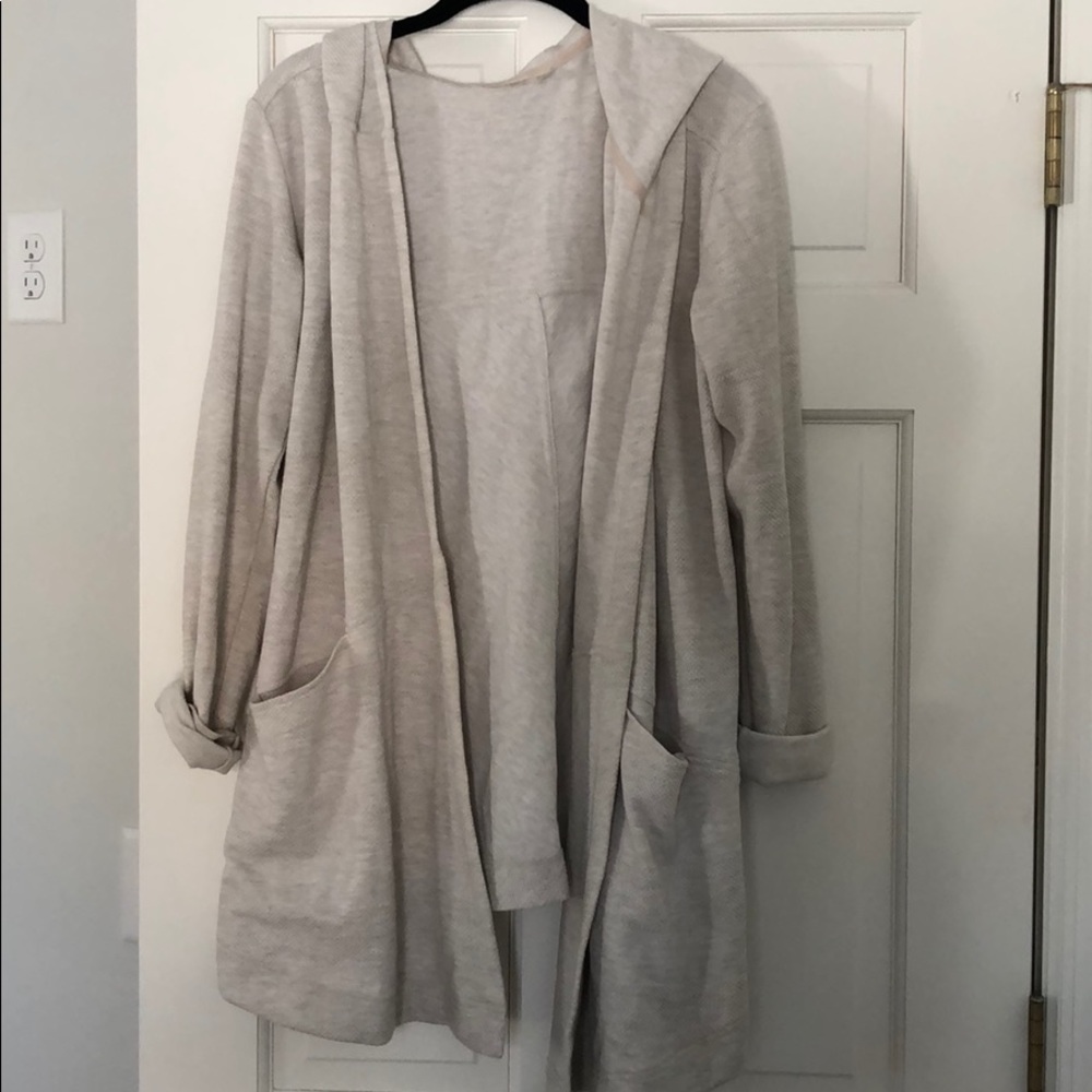 Lose light gray sweater with hood
